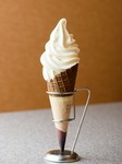 絞りたての「牛乳」でつくった『ソフトクリーム』は、濃厚でありながらも後味すっきり、ミルクの味わいそのものを楽しめるひと品。ぜひとも食べて頂きたいと店長も太鼓判を押す、自慢の逸品です。