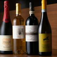 ワインは、イタリア産のみ。料理に合わせて揃えられています。ソムリエ資格を所持するオーナーシェフが、渡伊中に訪れた州やワイナリーのワインが数多く置かれているのが特長。