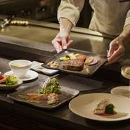 非日常をいっそう楽しく彩るメニューが勢揃い。なかでもイチオシは、季節の食材を存分に味わう「旬菜コース」。