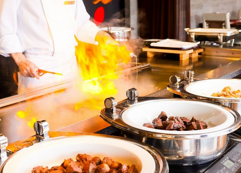 グルメ女子注目！　\鉄板焼きのランチブッフェ開催！／