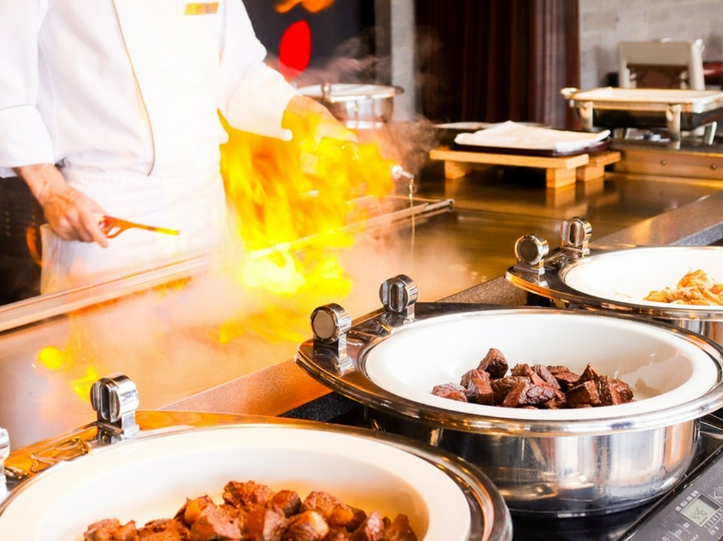 グルメ女子注目！　＼鉄板焼きのランチブッフェ開催！／