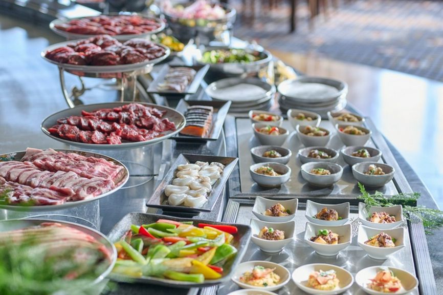 お選びいただいた食材をシェフが焼き上げる特別なブッフェでワンランク上のランチをお楽しみください。