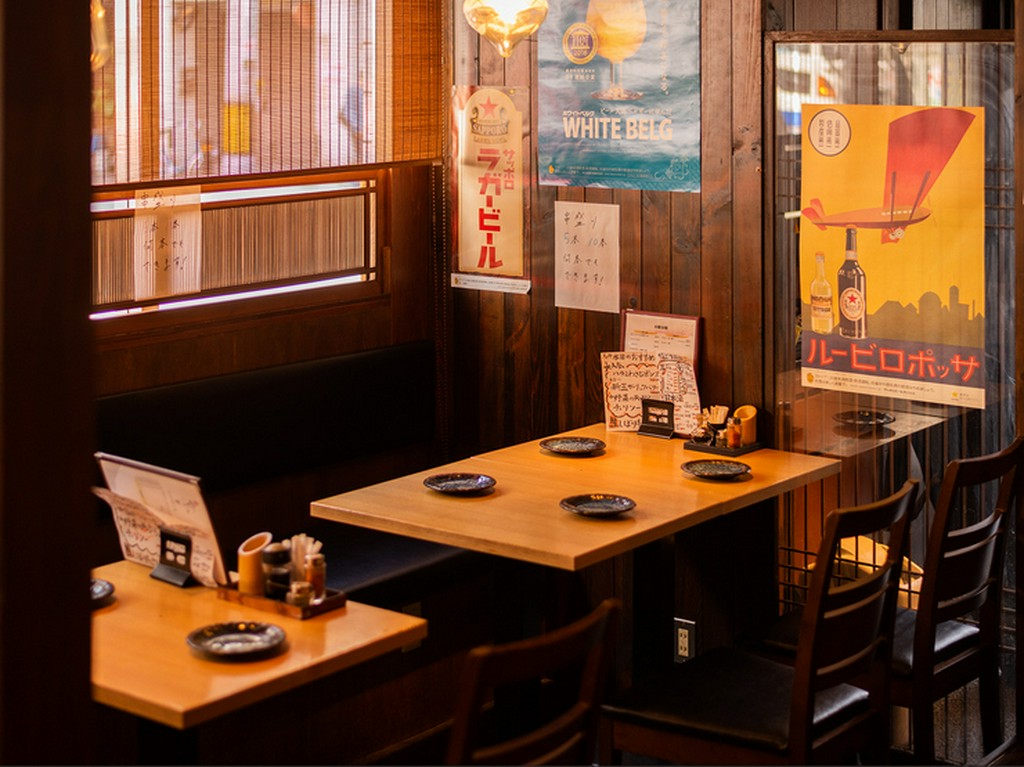 本格炭火焼鶏と厳選日本酒。仕事帰りや休日に、仲良し女子会