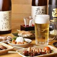 選りすぐりの日本酒は、季節によっておすすめもチェンジ。店主自ら試飲して、おいしいと思ったものだけが仕入れられています。日本酒は早いスパンで入れ替わるため、常連の来店者をも飽きさせることがありません。