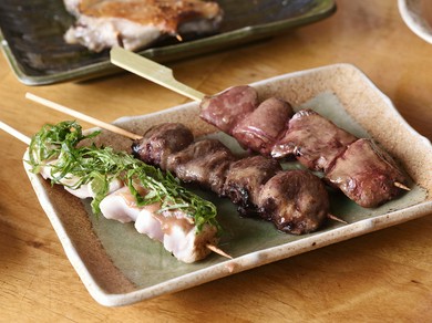 一度食べたらヤミツキになること間違いなし。臭みなく風味豊かな味わいを満喫『白レバ』