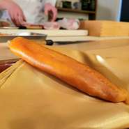 濃厚な味わいでお酒が進む『極上半生からすみ　自家製』