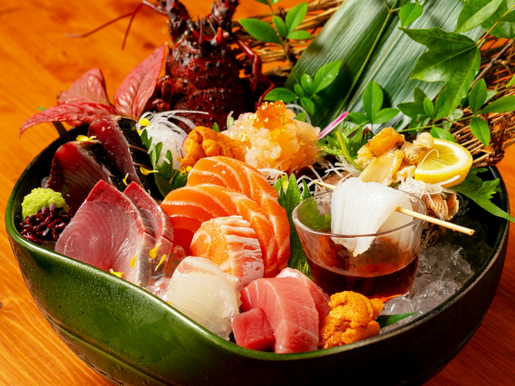 新鮮な旬の味覚を満喫！　各地から届く魚介から厳選された『お造り盛り合わせ』