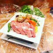 ◎和牛しゃぶセット　1人前 2800円
（和牛120g.野菜.ゴマダレ.ポン酢）
◎ブランド豚しゃぶセット　2人前 2500円
（ブランド豚220g.野菜.ゴマダレ.ポン酢）
◎和牛焼肉セット　2～3人前 4800円
（和牛200g.地鶏100g.国産豚100g.野菜）
※全要予約

自家製土佐醤油　600円
自家製土佐ポン酢　700円
自家製焼肉タレ　600円
自家製玉味噌　800円