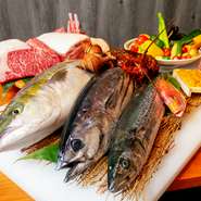 厳選された美味しい肉、旬を重視して吟味される鮮魚、野菜