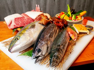 厳選された美味しい肉、旬を重視して吟味される鮮魚、野菜