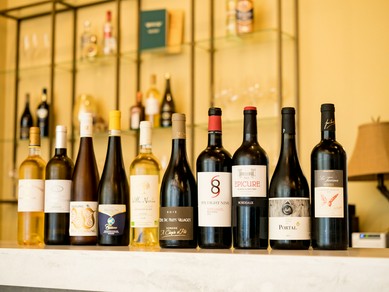 季節のフレンチに合う味を選りすぐり。グラスでも気軽に楽しめる