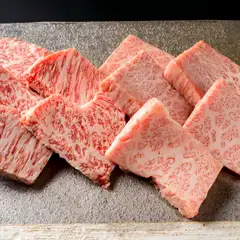上品な脂の甘みと肉本来のおいしさが際立つ『A5ランク飛騨牛』