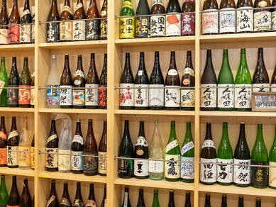 全国の地酒や焼酎など有名銘柄が揃う