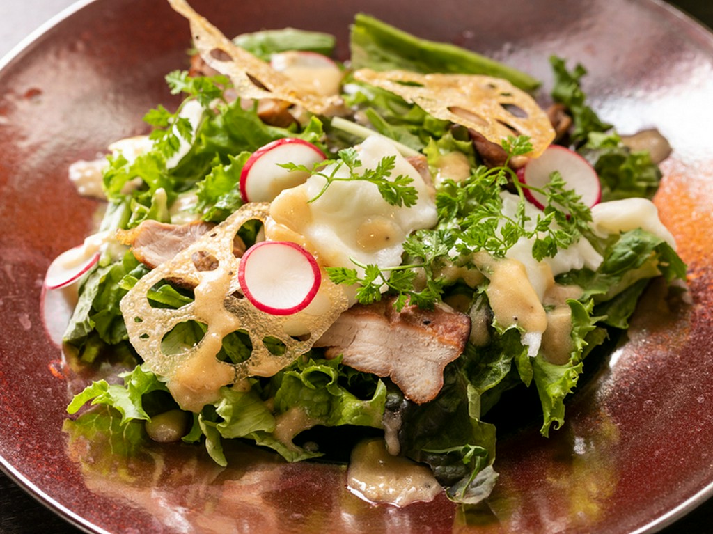 地鶏のスモークとモッツァレラのサラダ