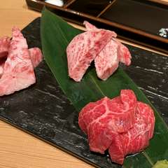 贅沢に食べ比べ！『神戸牛A5等級 稀少赤身部位の三種盛り』