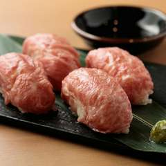 究極の旨さ。肉すしの名作料理『近江牛A5等級の炙りすし』