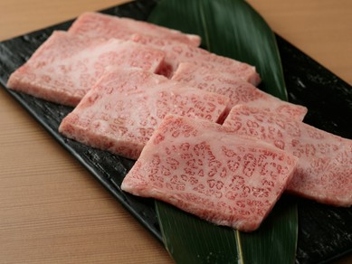 秘伝タレが絶品肉をさらに美味しく『松阪牛A5等級極上カルビ』