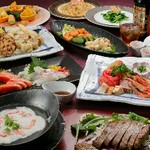 前菜5種盛り合わせ
有頭海老のチリソース
国産牛のサーロイン中華風ステーキ
金目鯛の蒸し物
帆立・烏賊の塩炒め
蟹入りフカヒレスープ
炒飯 又は 上海焼きそば
デザート
