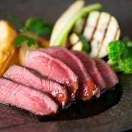 前菜・スープ・パスタ・魚料理・ステーキ・パン・デザート・コーヒー
プラス500円追加で国産牛へ変更可能です。来店時可能。