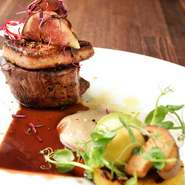 ヘルシーできめ細やかな赤身が特徴の尾張牛フィレ肉と、フォアグラのハーモニーが絶品のフランス料理の王道。ある日のコース料理の一品となります。仕入れ状況や季節によって内容は変更となります。
