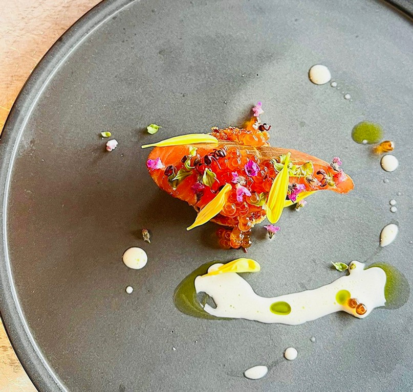 スペシャリテ更紗紅鱒47℃燻48min