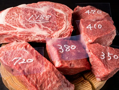 「漢方和牛」を火入れにより、より良い高みを目指した結晶“エロい肉”