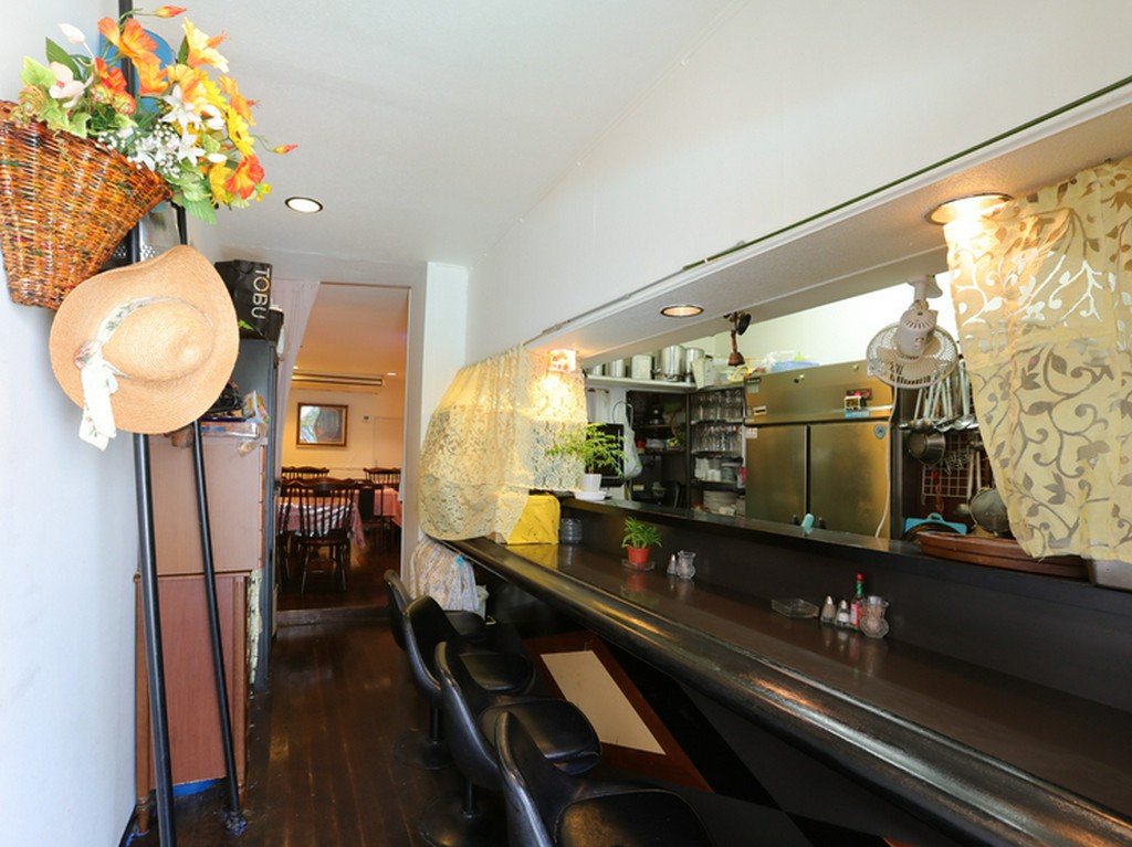 温かみを感じるアットホームなカウンター席は、お1人さま専用席