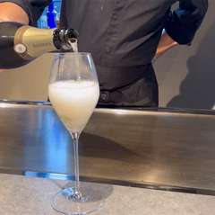 ブルゴーニュ、シャンパーニュを中心に常時約200銘柄をご用意