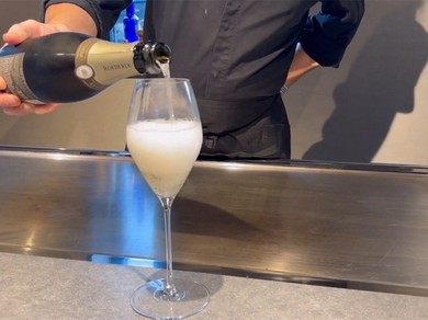 ブルゴーニュ、シャンパーニュを中心に常時約200銘柄をご用意