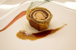 『フォアグラ入り泉州産天然鰻の赤ワイン煮込み パイ包み焼き』