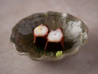 関門海峡で水揚げされる「タコ」を使った柔らか煮。コースの中でも通年メニューに登場する大好評の逸品です。