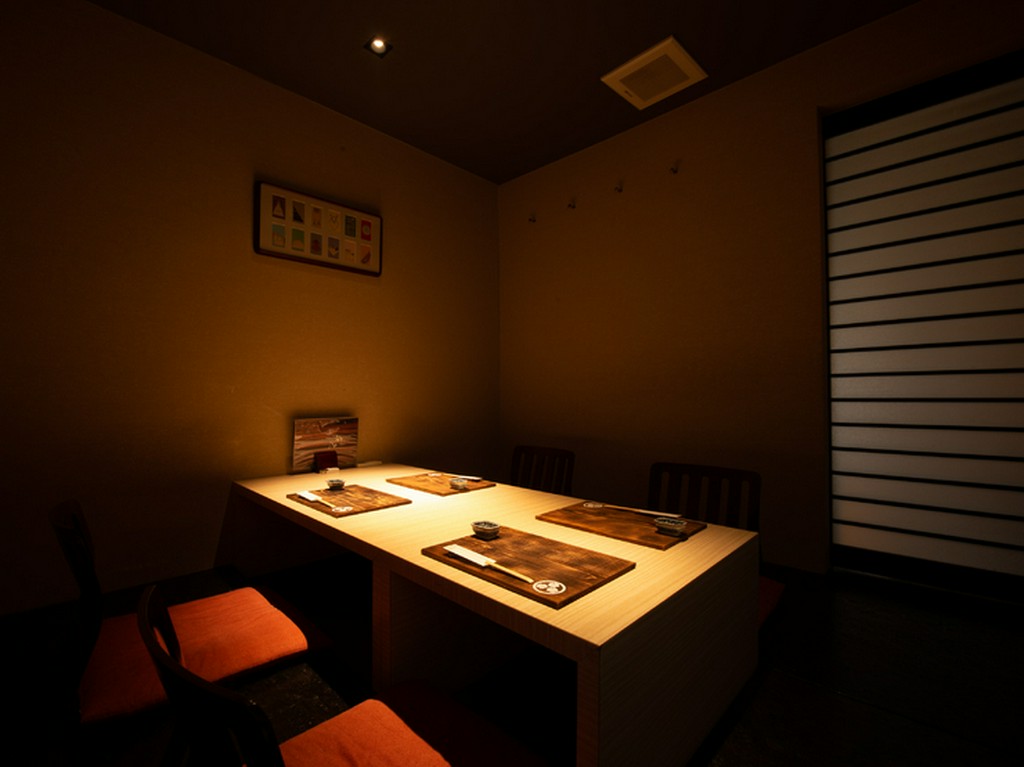 接待や会食などで、大事な話を行いながらの食事に最適