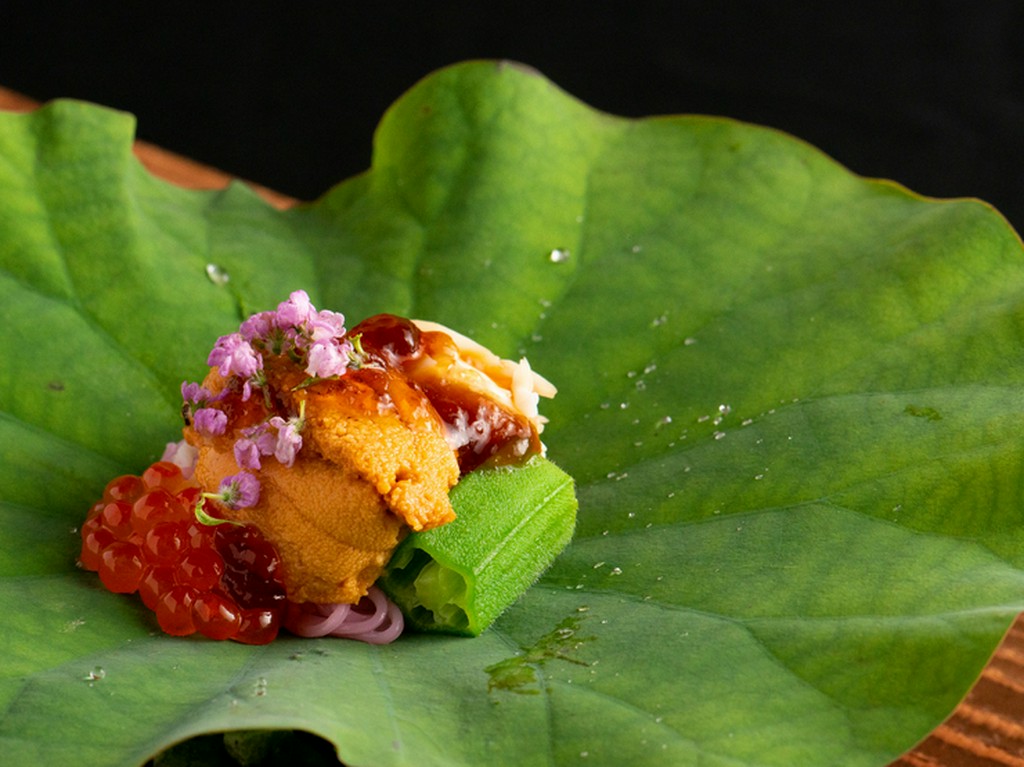 先付『蓮葉盛り（梅素麺・生雲丹・叩きオクラ・花穂）』