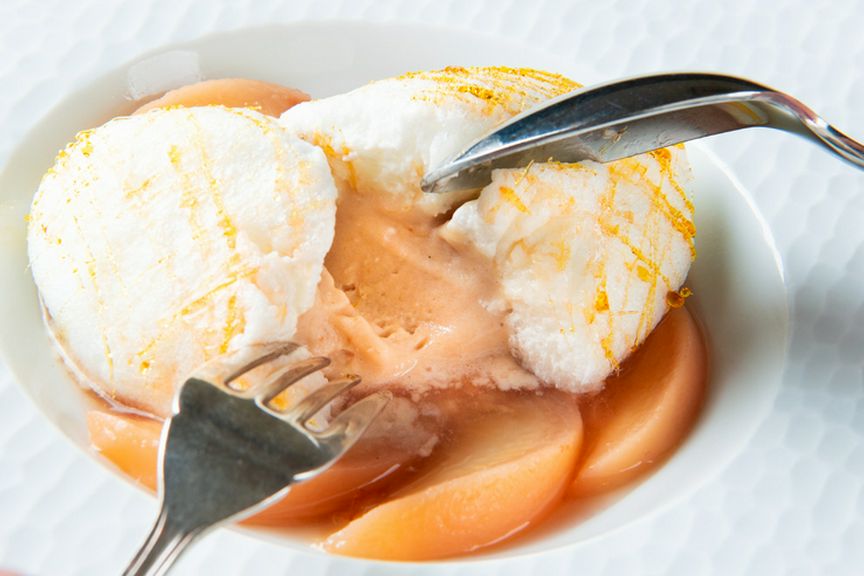 旬の国産食材と輸入食材、それぞれの持ち味を引き立てるよう調理