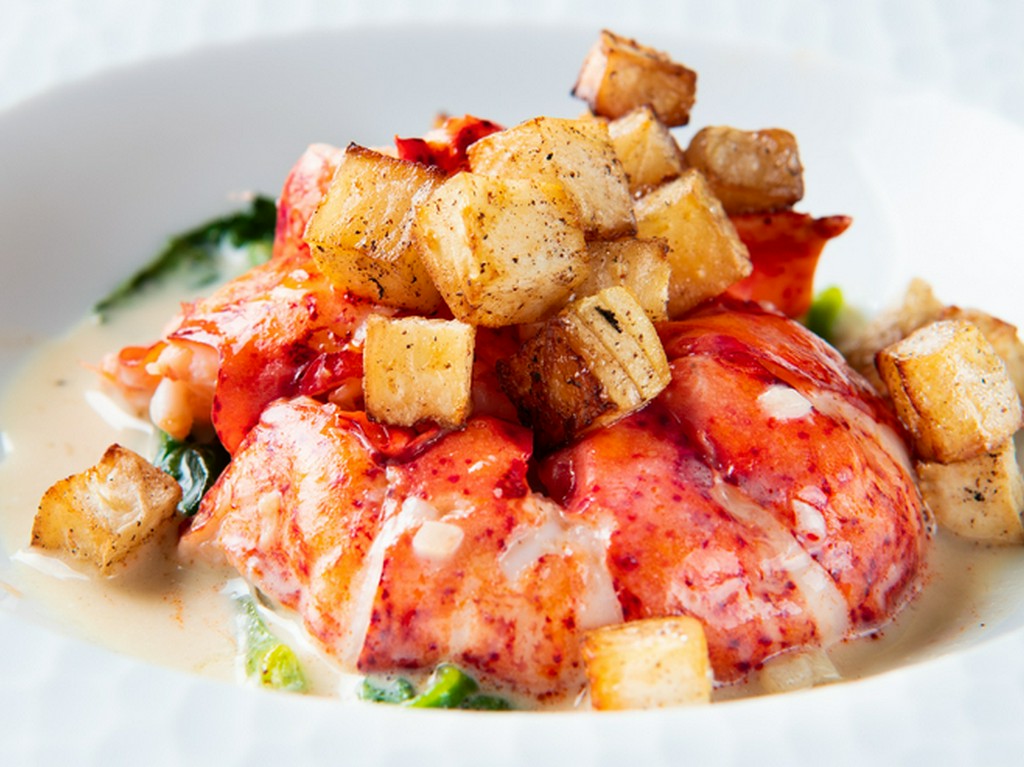 良質の活オマールエビを、エビの旨みが凝縮されたソースで堪能する『オマールエビのフリカッセ』