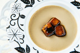 旬の国産食材と輸入食材、それぞれの持ち味を引き立てるよう調理