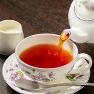 紅茶メニューはアイスティーを含め制限させていただいております。
おまかせ紅茶以外の紅茶をご希望のお客様はアプリのマイページをご提示ください。