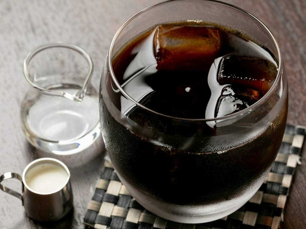 ネルドリップで抽出。半日寝かせて丸みのある味わいに。店主こだわりの一杯『アイス珈琲』