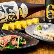 日本酒通の二代目店主が吟味した日本各地の旨い地酒が充実。『新政』『醸し人九平次』『而今』など、世界的にも注目を集める銘酒が集います。レア銘柄を含む本格焼酎、大人の味わいの本格梅酒も好評です。