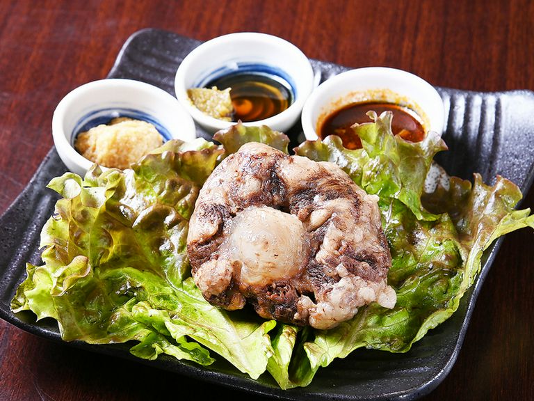 ホロリとほぐれる柔らかさと肉の脂の旨み『蒸しテール』