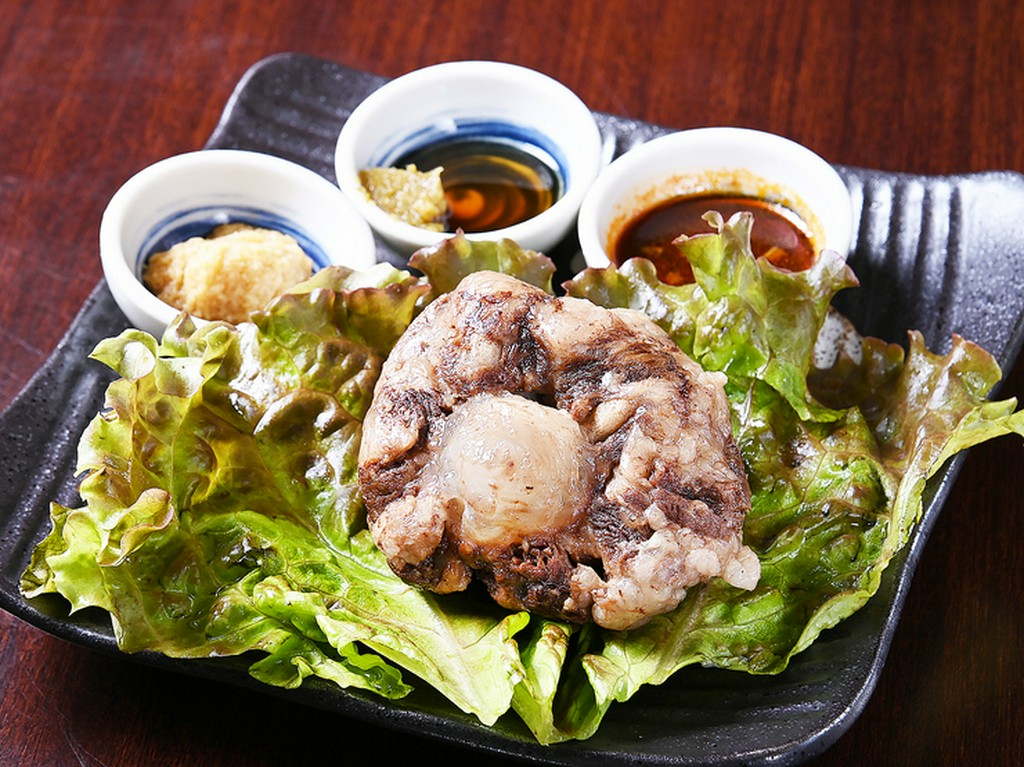 ホロリとほぐれる柔らかさと肉の脂の旨み『蒸しテール』