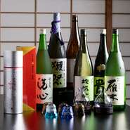 お客様の好みを聞いてから、料理に合わせた日本酒を選んでくれます。「おいしい料理と好みのアルコールを合わせて楽しんでほしい」という料理長のこだわり。お客様が満足できる日本酒を用意してくれます。