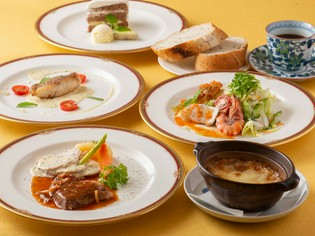 シンプルな味付けが素材を引き立てる『オニオングラタンスープ』