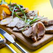 鹿児島が誇る銘柄豚をメインに、旬の食材をふんだんに使用
