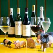 イタリアワインが各種取り揃えられています。肉料理に合うワインを厳選して仕入れ。ワインを選ぶ段階から楽しんでもらうよう、あえてゲストに対して銘柄選びなどはしていません。