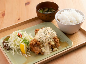 甘酢だれがおいしいと評判『チキン南蛮』