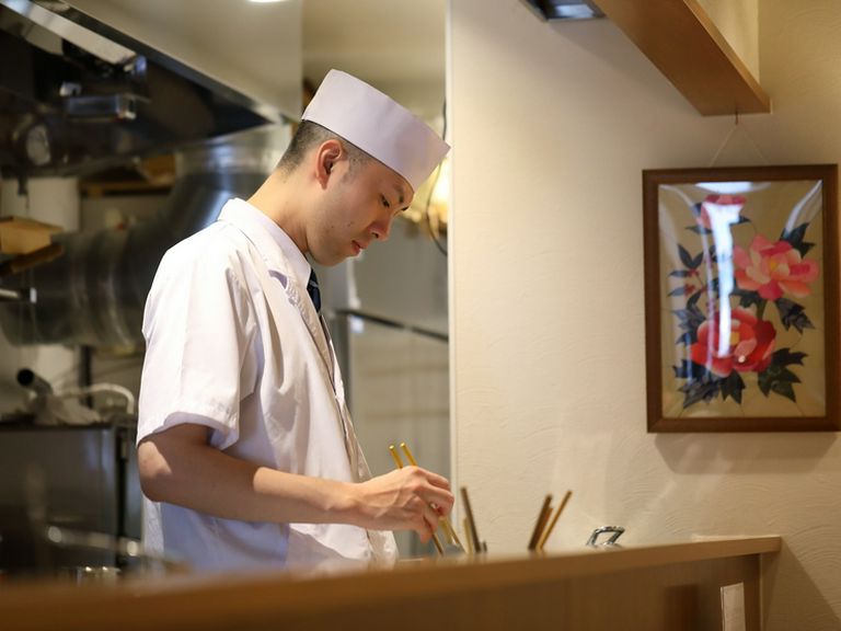 料理のおいしい食べ方や食材にまつわる話も楽しめる