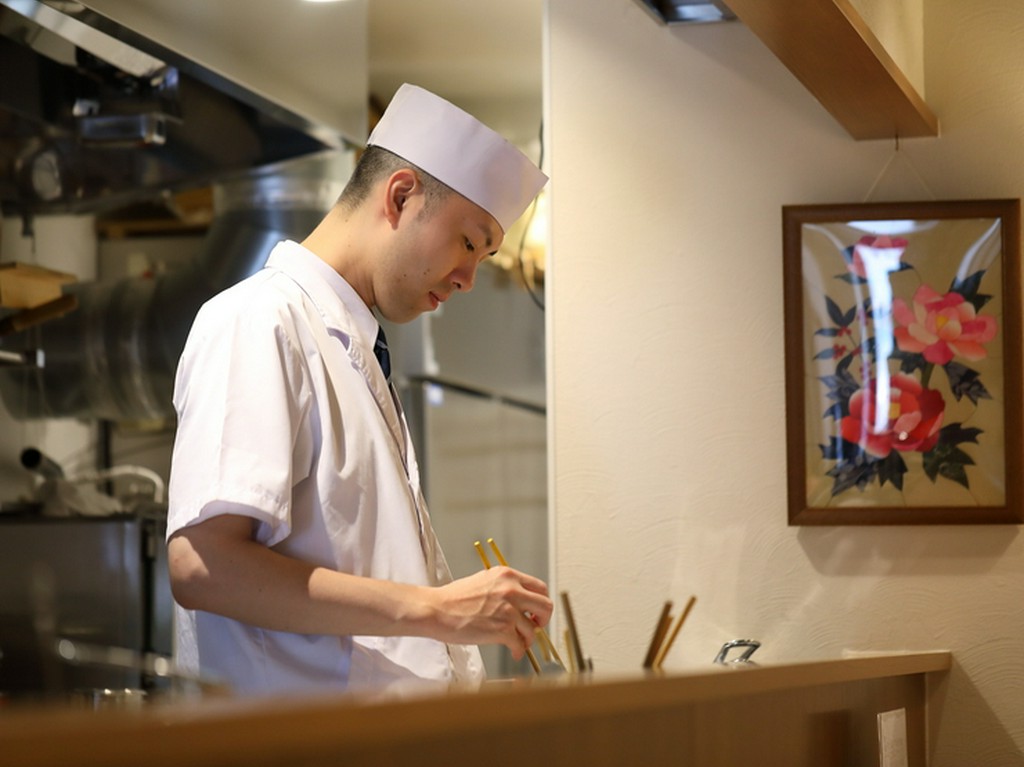 料理のおいしい食べ方や食材にまつわる話も楽しめる