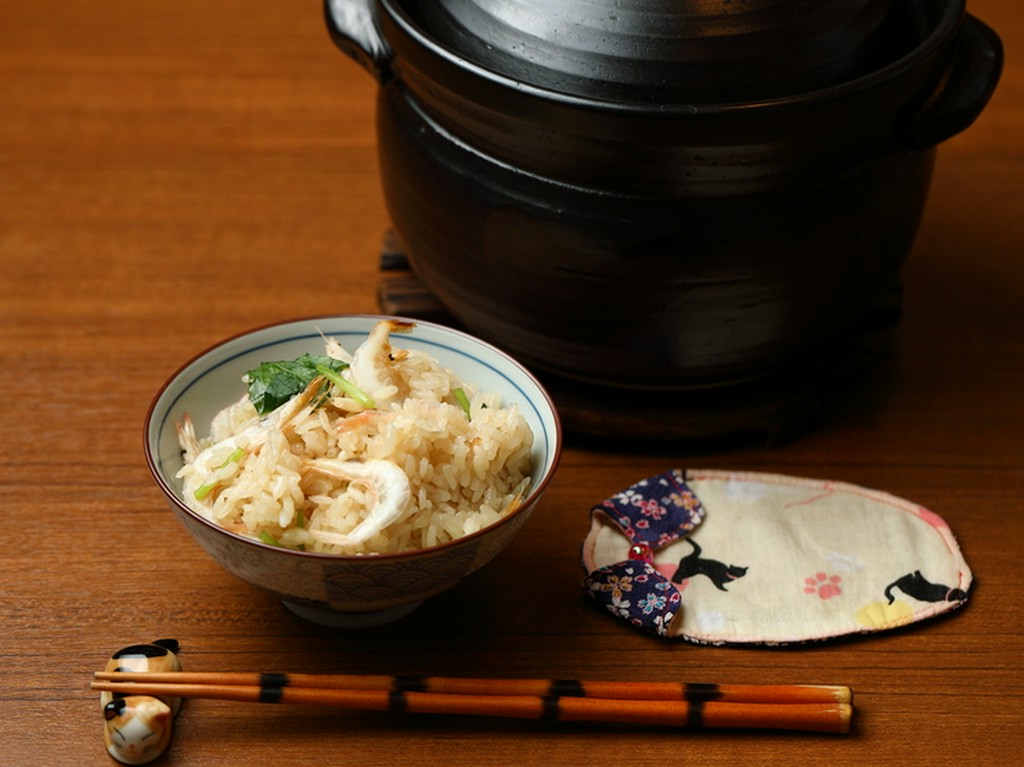四季折々で変化する旬の食材で彩り、訪れるたびに顔を変える『季節の炊き込みご飯』