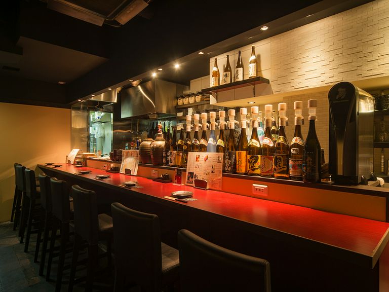 さつま料理を堪能しながらカウンター席でほっこりと